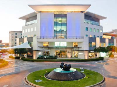 Picture of the round about at the Escazu Avenue